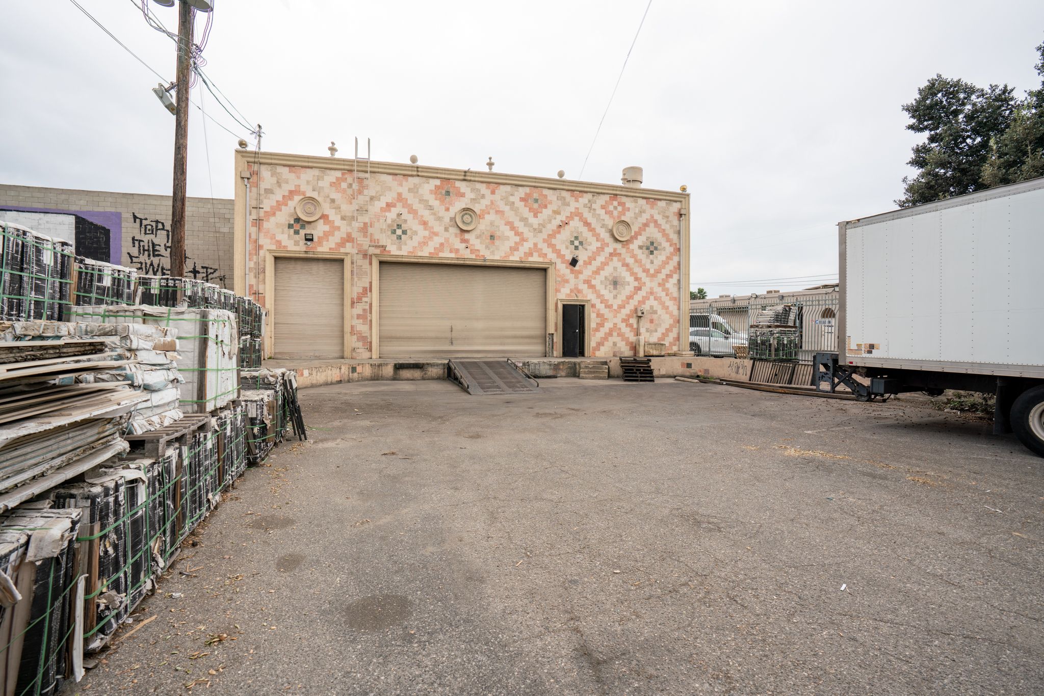 11732 Roscoe Blvd