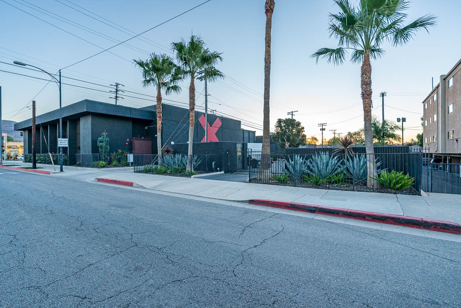 1001 S Victory Blvd